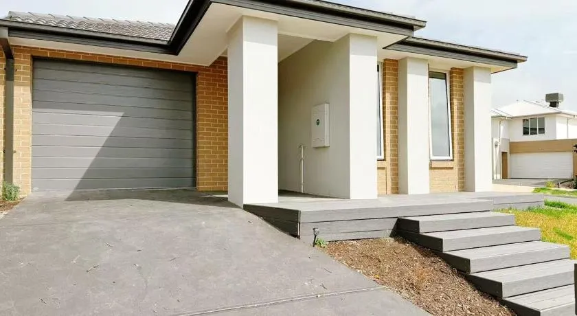 Modern Home Canal Berwick - Image 1