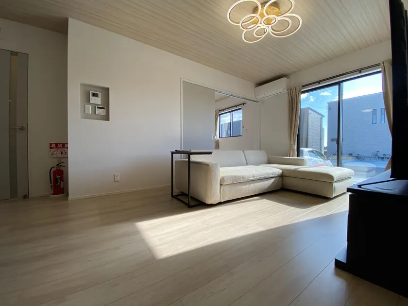 A private villa that can accommodate up to 8 peopl - Image 1