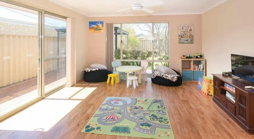 Retreat on Broadwater, pet friendly - Image 1