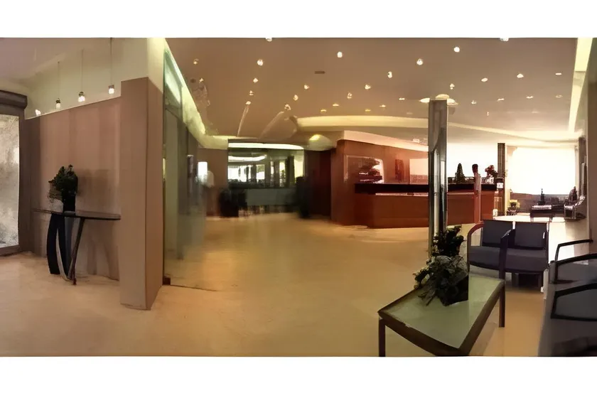 Hotel Maritim 4 Superior - Image 1