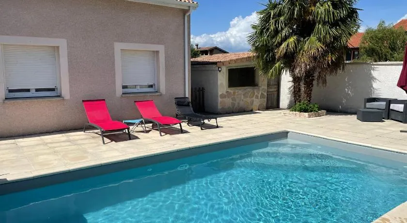 Maison entière 4 lits 8 pl avec jacuzzi proche du safari de Peaugres - Image 1