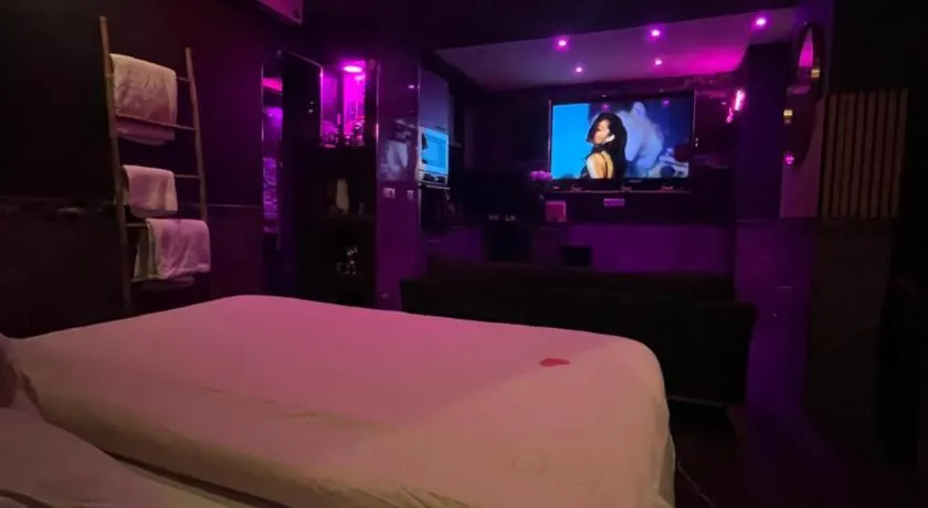 spapurple95 Suite romantique avec jacuzzi privatif - Image 1