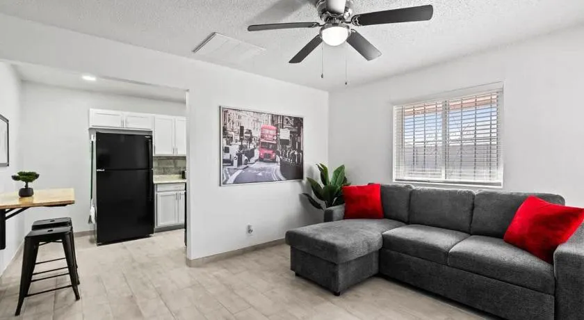 Sleek 2-Bed 1-Bath Home Near Fort Bliss - Image 1