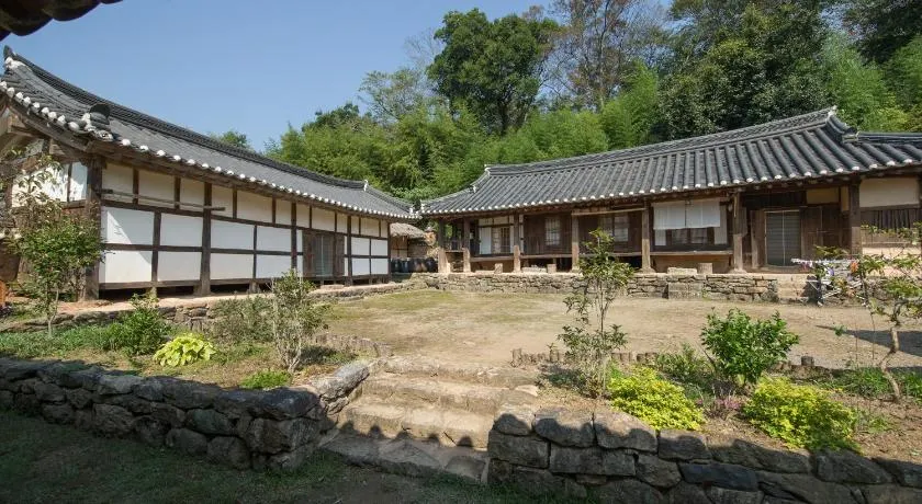 Jinrae Lee's Traditional House - Image 1