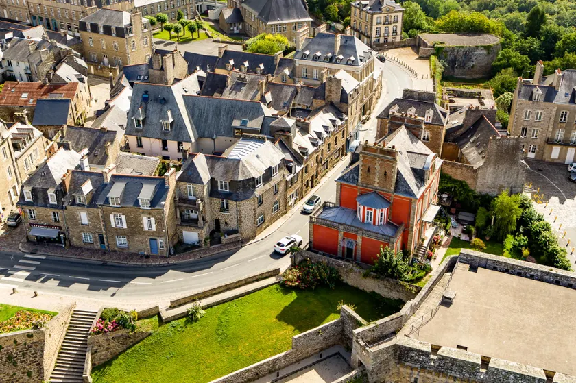 Hôtel Les Grandes Tours Dinan - Image 1