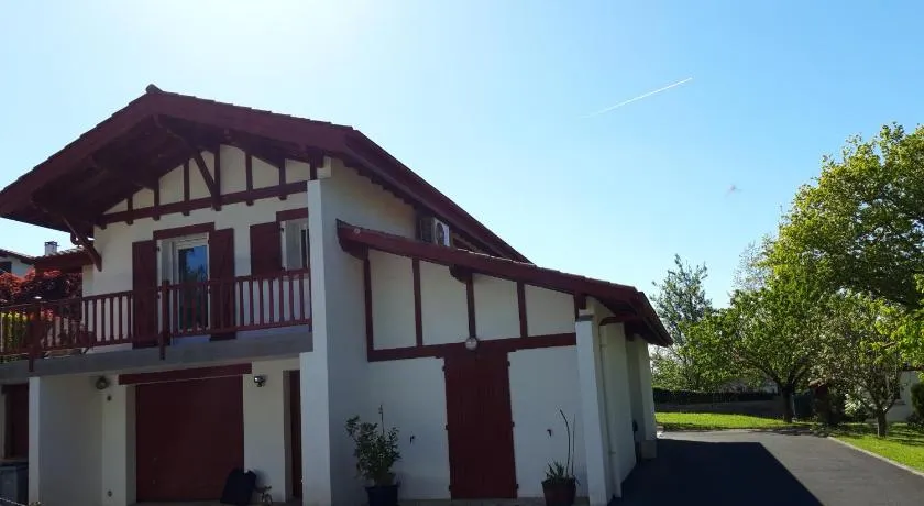 Appartement en rez de chaussee de maison - Image 1