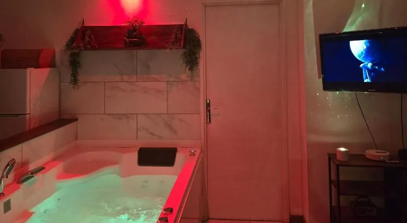 Exotic Spa Balcon Wifi Netlfix Parking - Image 1