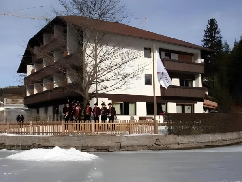 Hotel Am Wolfgrubenersee - Image 1