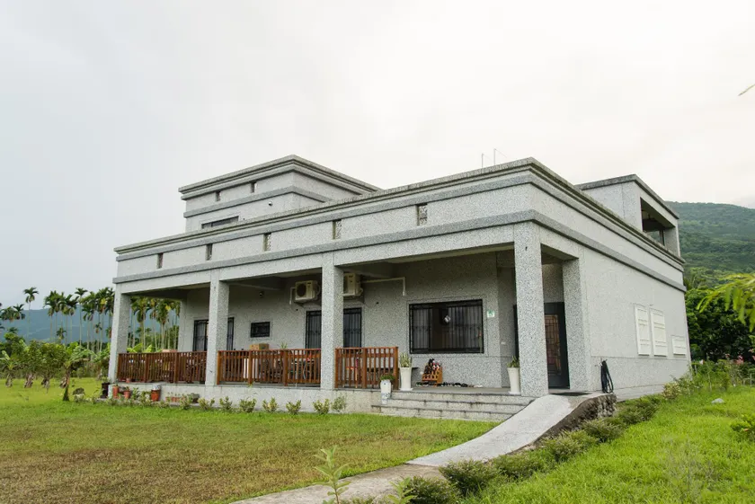 Aili Bin House - Image 1