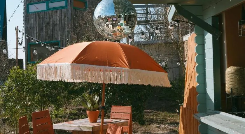 DE BUITENKANS urban camping - unique cabins - Image 1