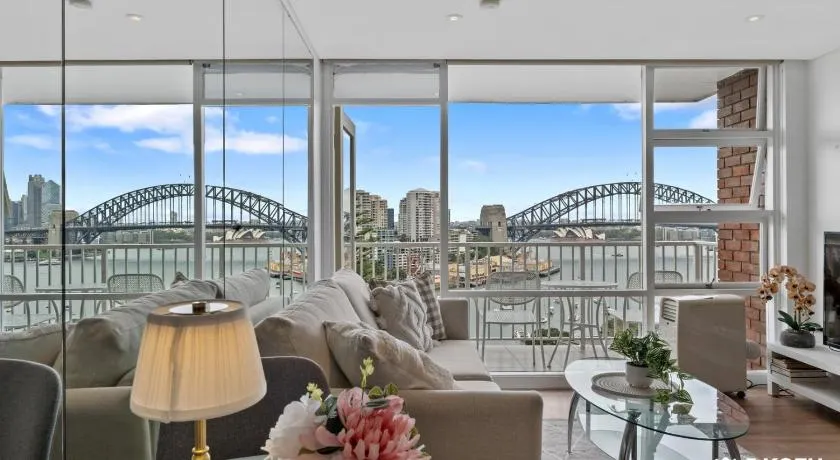 KozyGuru | Iconic Panorama | Harbour Front Living - Image 1