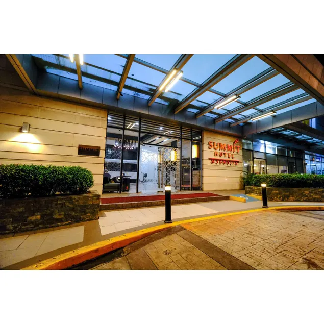 Summit Hotel Magnolia - Image 1