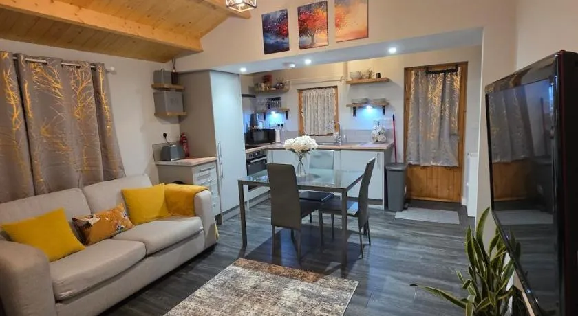 Secluded Log Cabin escape - Image 1