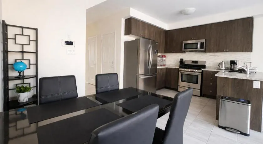 Modern 2 Bedroom Smart Home with Free Parking, Full Kitchen, Laundry & Private Backyard - Steps to Shops & Restaurants, 6 Mins to Innisfil Beach Park - Perfect for Families & Couples! - Image 1