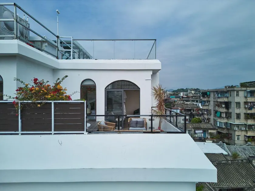 Floral Chaozhou Artist Homestay - Image 1