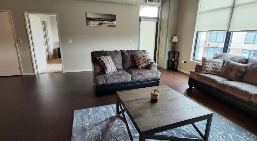 Penthouse Loft In The Flats - Image 1