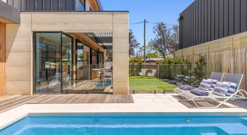 Barwon Heads Pool Retreat Brand New with Heated Pool 5 bedroom 3bath Lift Sleeps 10 Aircon Heating Fireplace Garage - Image 1