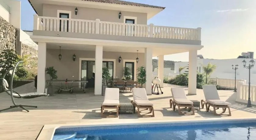 Villa con ampio terrazzo e piscina, affacciata sull'Atlantico \"Costa Adeje\" - Image 1
