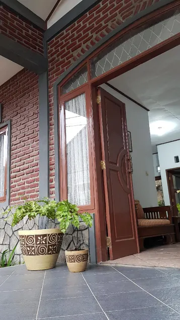 Rumah Anggrek Cikole - Image 1
