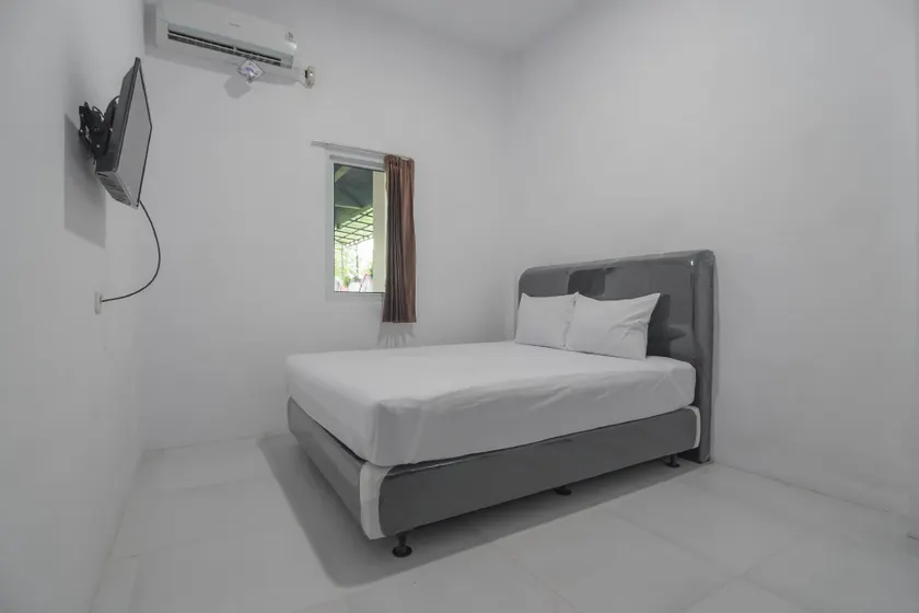 Cattail Guest House Pontianak - Image 1