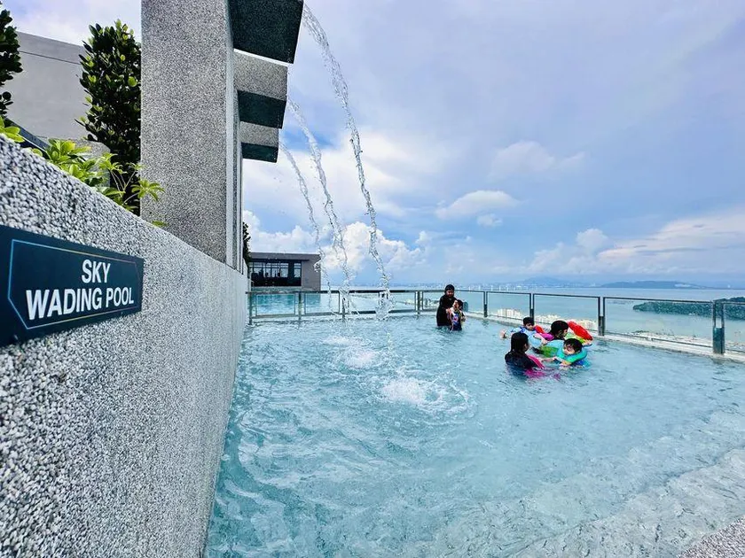 Relax Familystay (Iconic Regency Service Residences Penang)3BR-9pax - Image 1