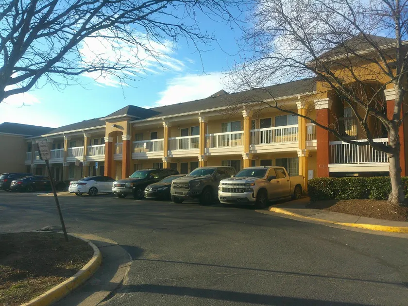 HomeTowne Studios by Red Roof Chantilly - Image 1