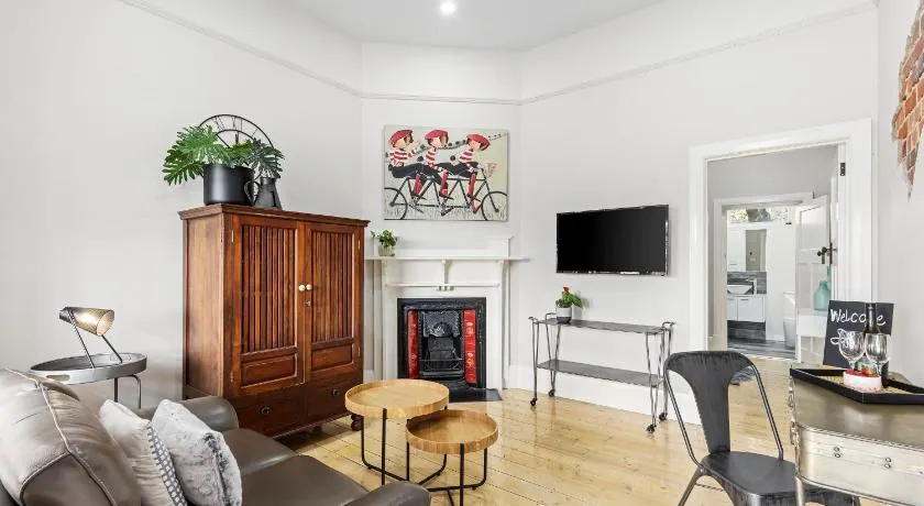 Boutique Heritage Studios On Ryrie street OPPOSITE HOSPITALS Geelong CBD - Image 1