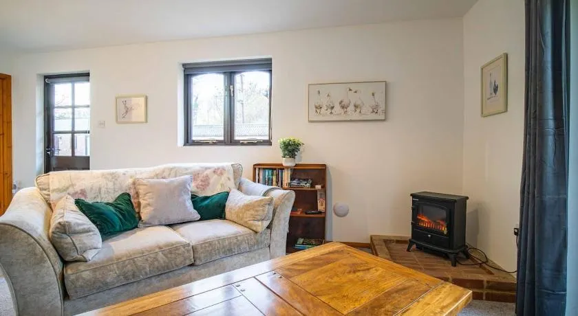 Sheep Shed Rural Farm Cottage in Stelling Minnis Canterbury - Area of Outstanding Natural Beauty - Image 1