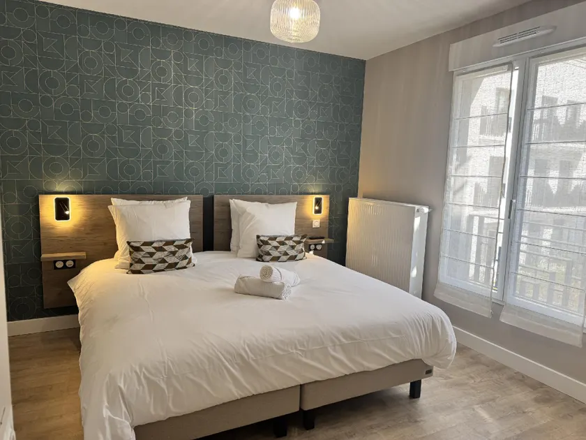 Cosy Home By Dream Apartments - Image 1