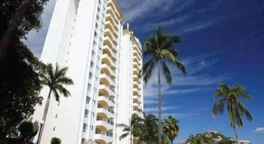 Departamento con vista al mar, albercas y juegos - Image 1