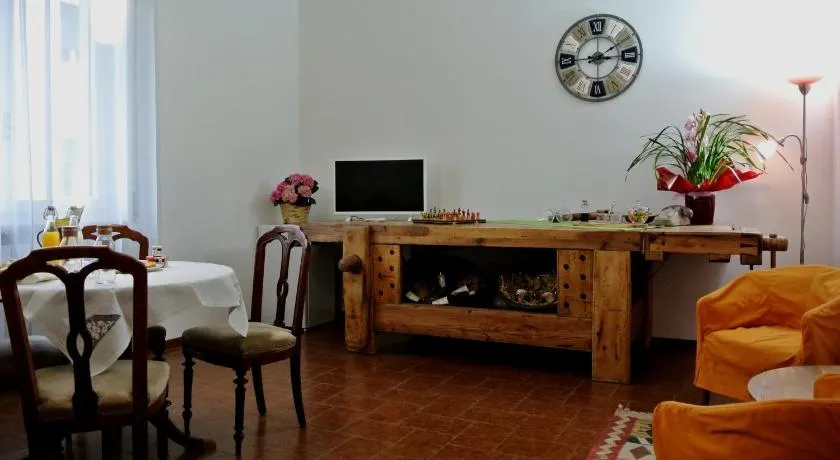 B&B LORI - Image 1