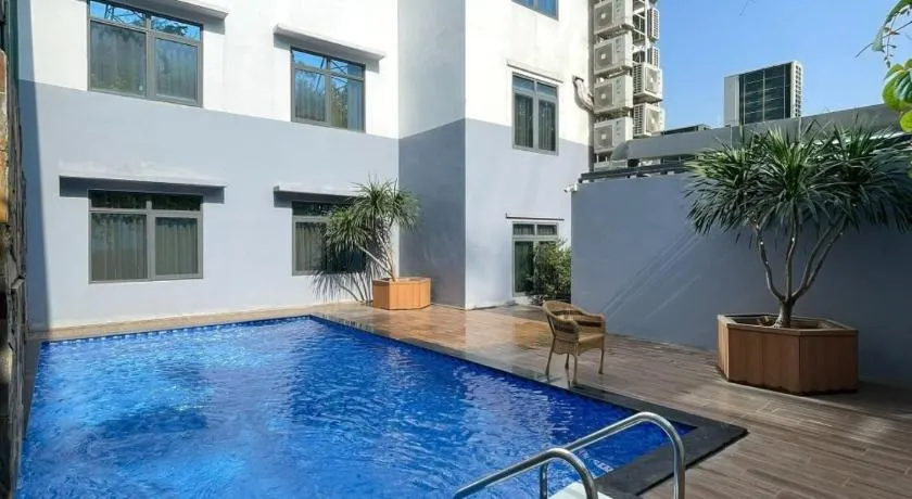 Lake Hills Hotel - Image 1