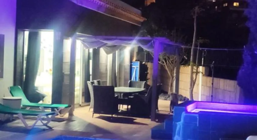 VILLA DE LUXE, PISCINE PRIVEE, TERRAIN DE TENNIS, BBQ, WIFI, PARKING PRIVE - Image 1