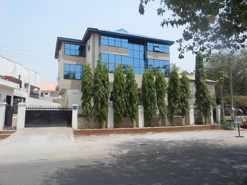 Vine Apartments - Image 1