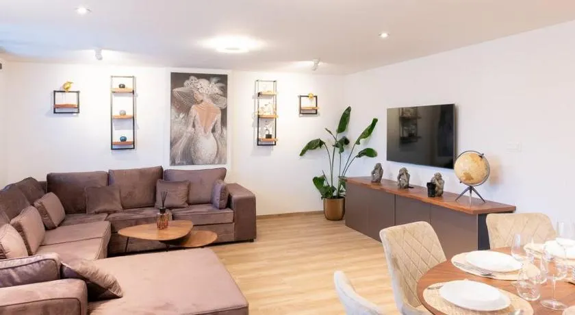 Stijlvol appartement met jacuzzi & sauna - Image 1