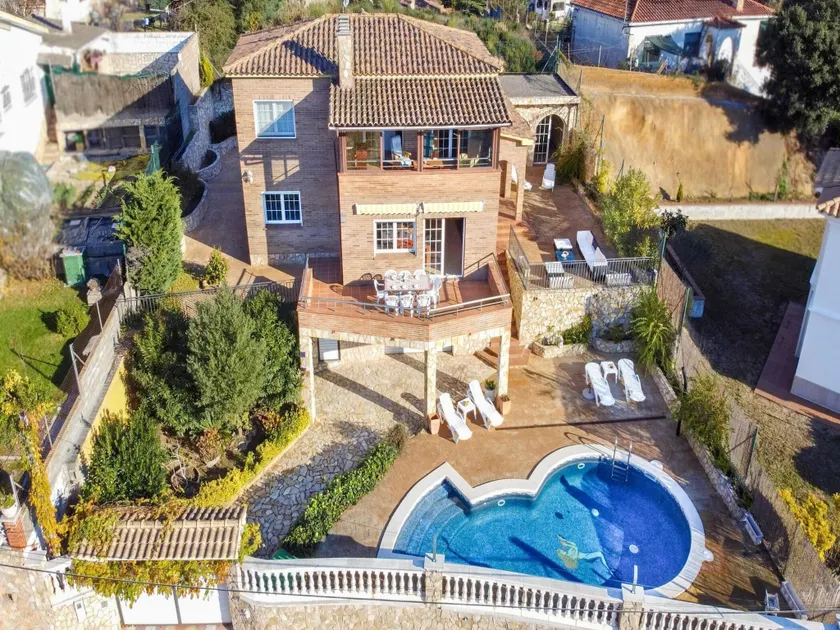 Villa in Aiguaviva Park with Private Pool - Image 1