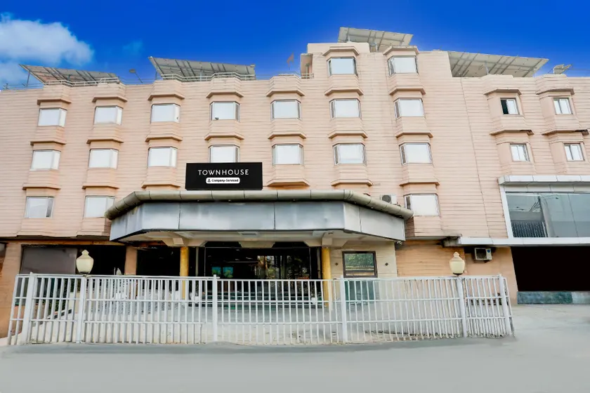 Super Townhouse Padav Square Gwalior Formerly Hotel Shelter - Image 1