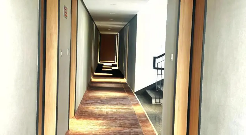 Hotel Cachet - Image 1