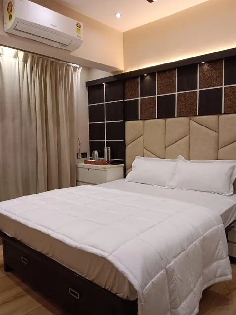 Rodru- Luxurious Sea View Deluxe Room- CBD Belapur - Image 1
