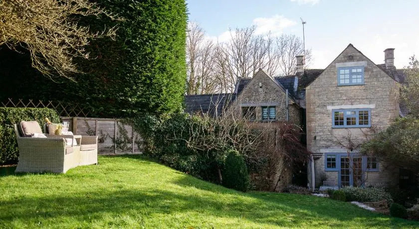 Pineapple Spa Cottage - Image 1