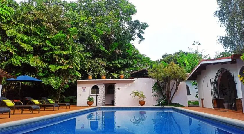 Hacienda Escondida 10min to Airport - Image 1