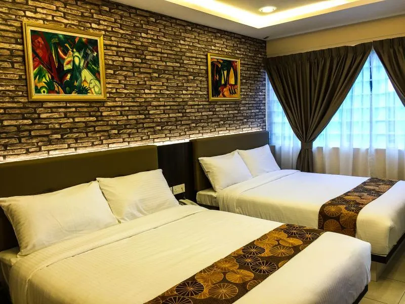 Louis Hotel - Image 1
