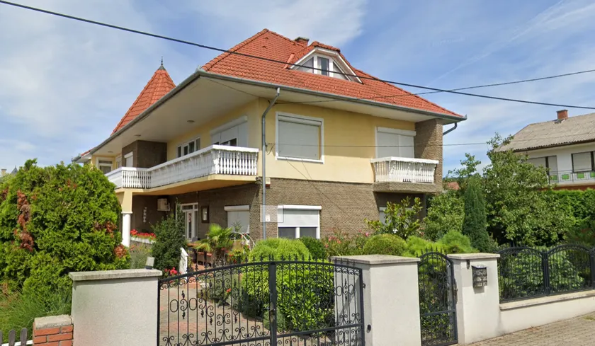 Sárga-Kék ház - Image 1