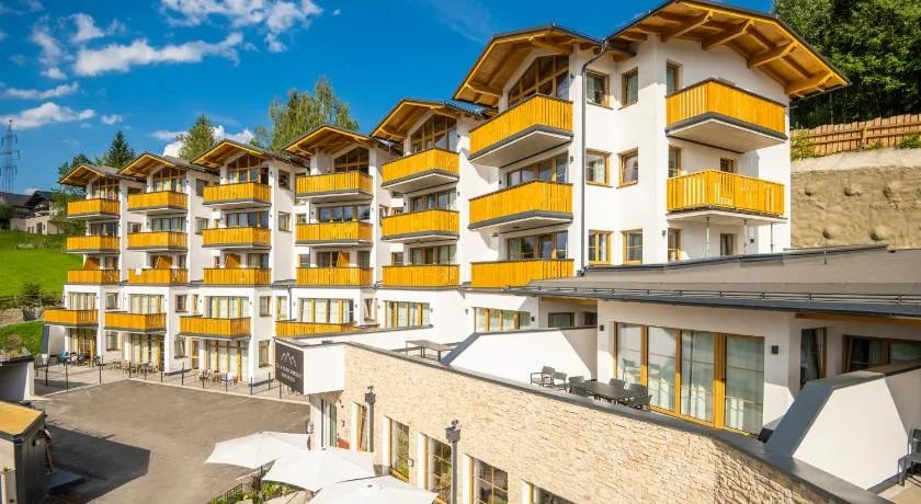 AlpenParks Hotel & Apartment Alpendorf - Image 1