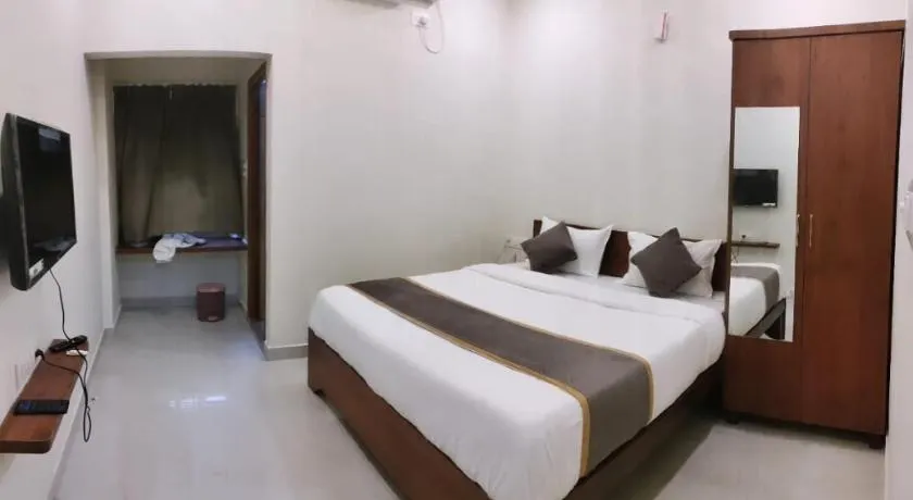 Hotel Orchid Suites - Image 1