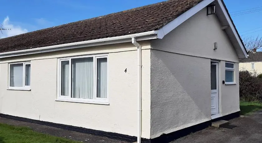 2 bedroom Chalet all to yourself, free parking, dogs welcome - Image 1