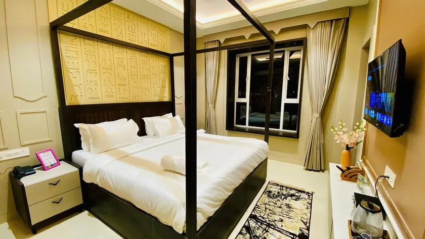 Staymoodyy- Egypt Suite Room (with shared kitchen) - Image 1