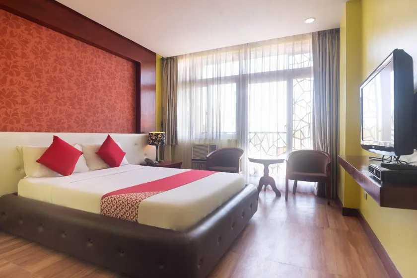 OYO 159 San Remigio Pensionne Suites - Image 1