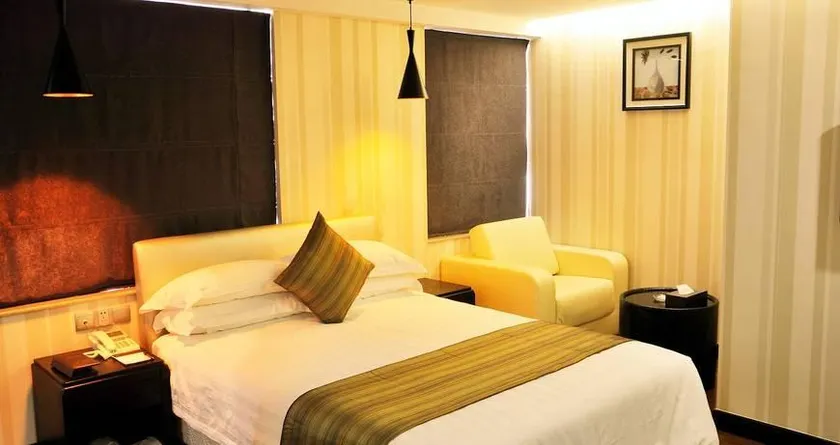 Q - City Hotel - Image 1