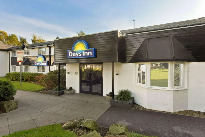 Days Inn Hotel Fleet - Image 1